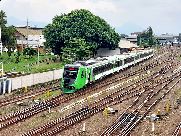 20240428_162749-bandung-hsr-feeder-train