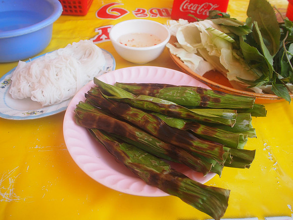 P2212376-street-food
