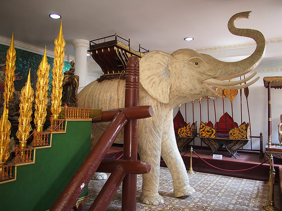 P2151956-white-elephant-place