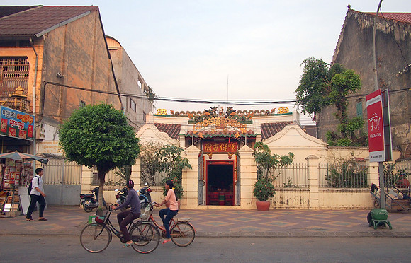 P2192147-chinese-temple