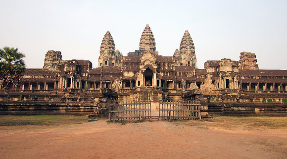 P2131734-angkor-wat-east-side