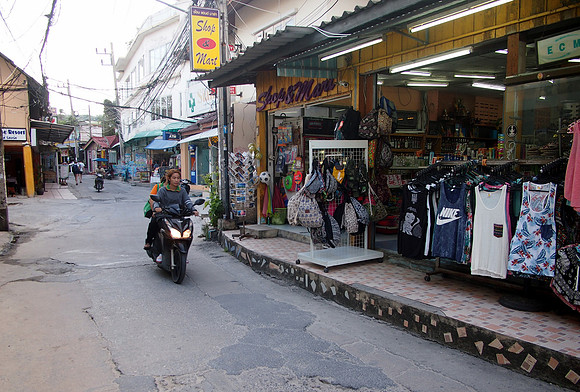 P3072950-haad-rin-shops