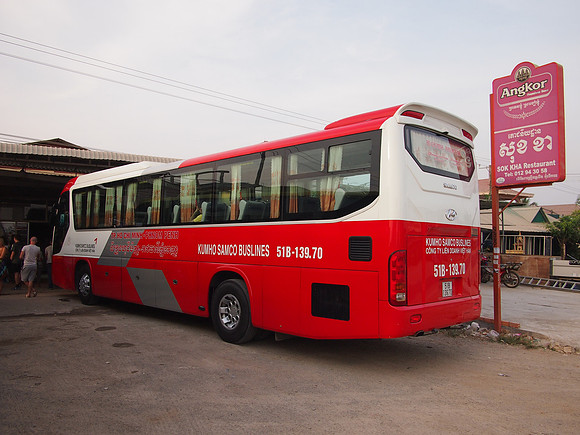 P2111596-bus-at-bavet