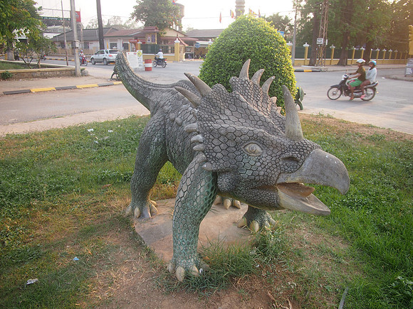 P2212379-dinosaur