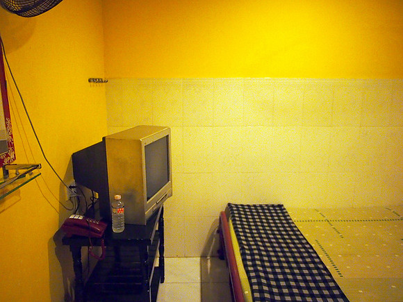 P2141899-pich-guesthouse-tv