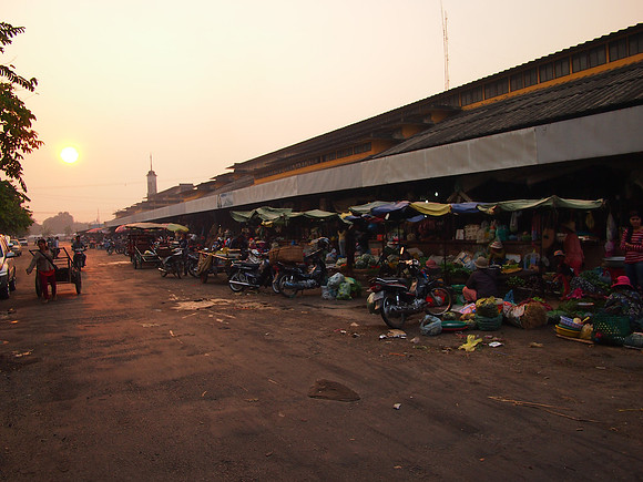 P2202277-sunrise-at-the-market