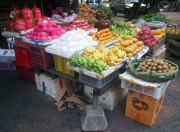 P2222385-fresh-fruits