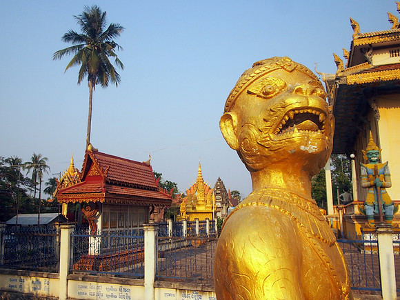P2192235-wat-sangker-face