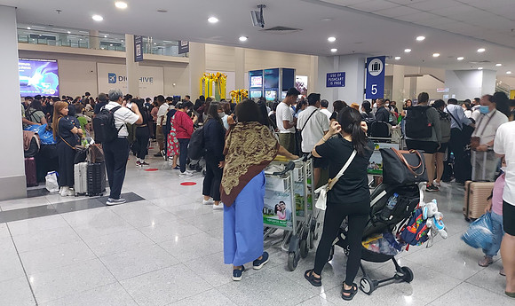 20221208_171840-immigration-line