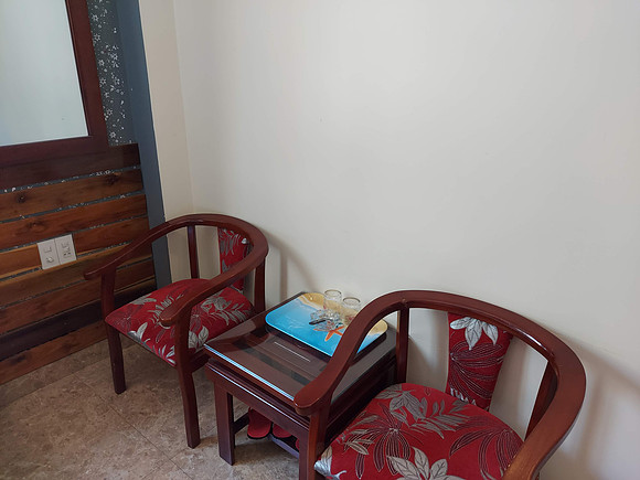 20220626_111342-sunny-a-hotel-chairs