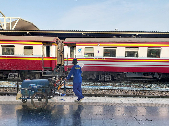20230427_084545-train-cleaner