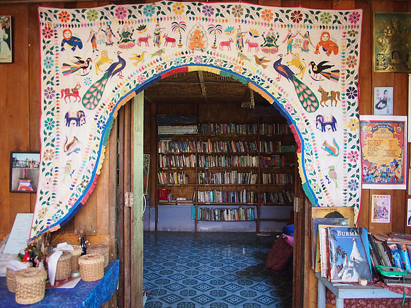 P3123286-baan-namcha-library