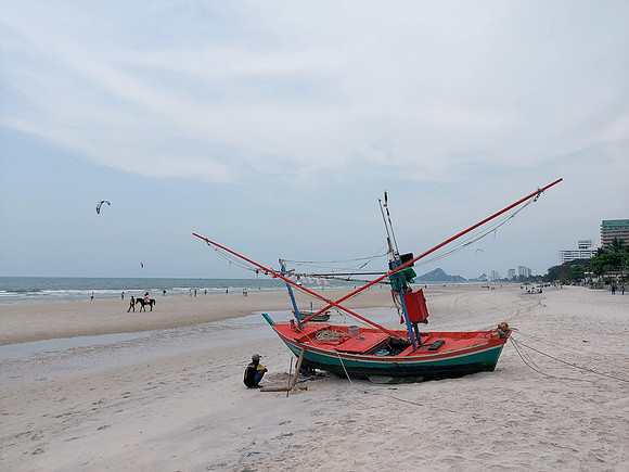 20230428_163010-beached-boat