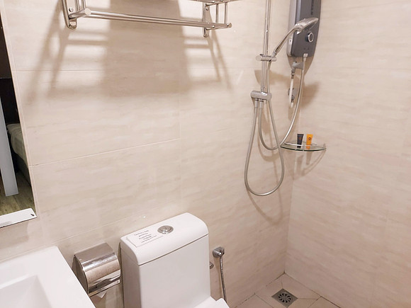 20221018_121608-double-m-hotel-bathroom
