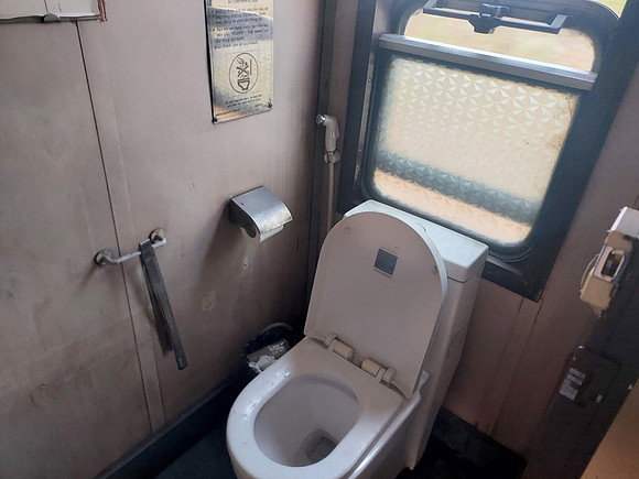 20230411_170723-se22-toilet