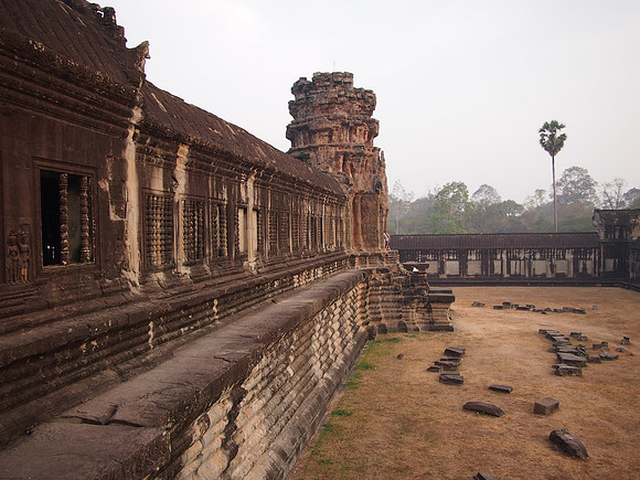 P2131694-angkor-side-view