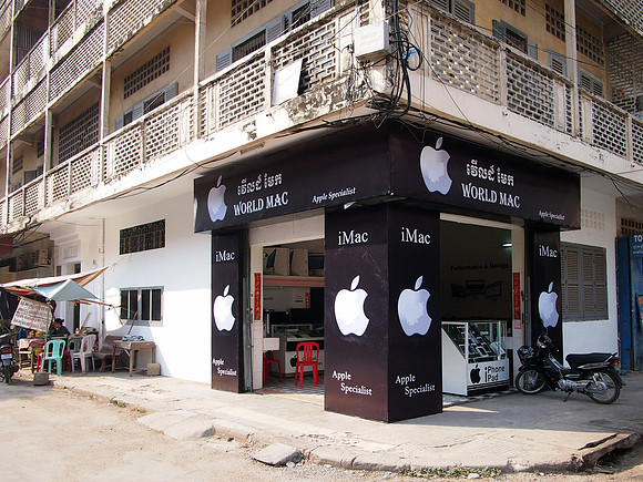 P2242580-world-mac