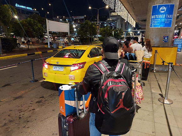 20221208_175904-taxi-queue