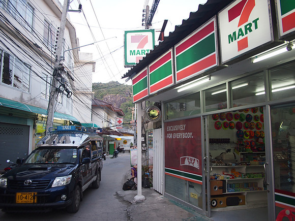 P3083082-7-mart