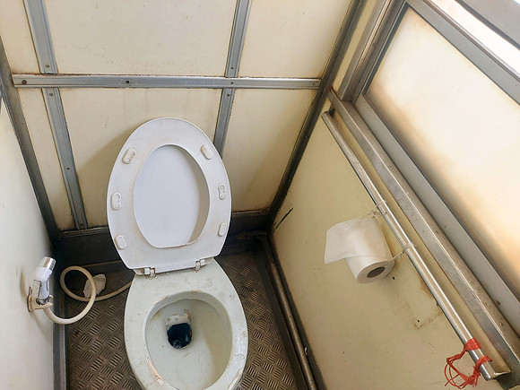 20230427_120538-train-261-toilet