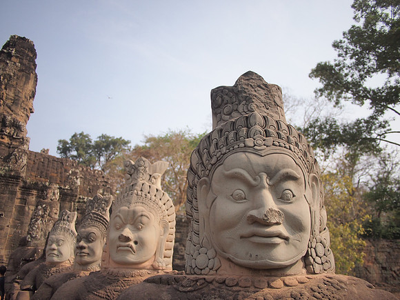 P2131749-south-gate-faces