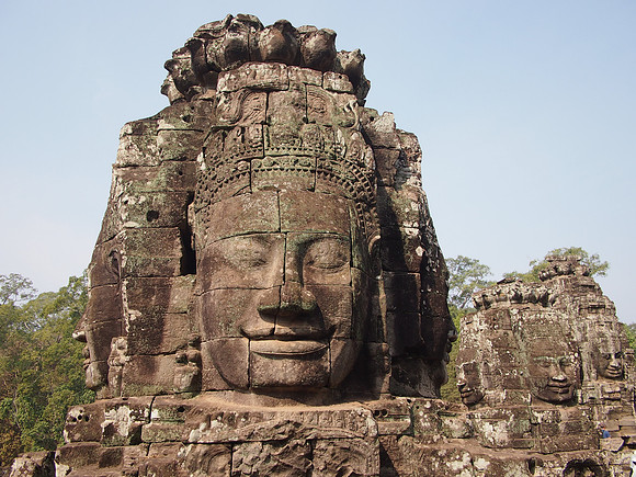 P2131766-bayon-faces