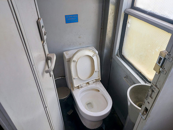 20230406_074903-seat-toilet