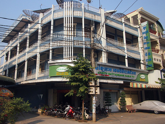 P2192197-blue-and-white-building