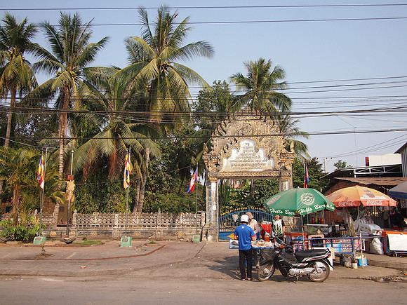 P2212337-wat-kandal
