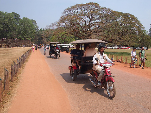 P2131822-tuk-tuks-at-angkor-thom