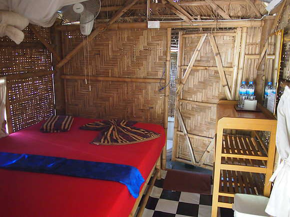 P3123250-bungalow-room