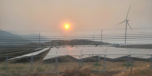 20230411_170958-wind-and-solar