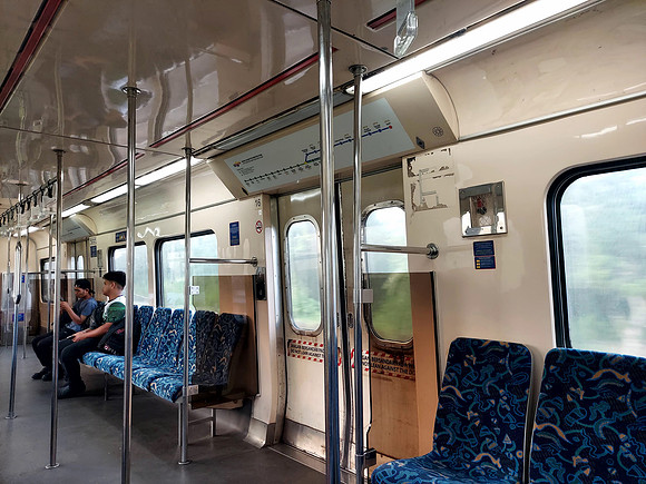 20240522_074108-komuter-seats
