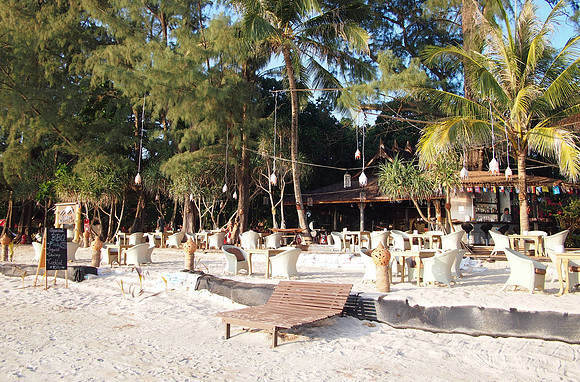 P3123314-bamboo-bungalows