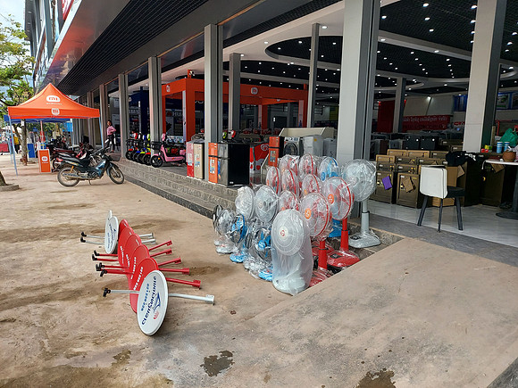 20220525_111254-electronics-shop