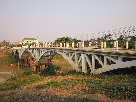 P2192219-old-stone-bridge