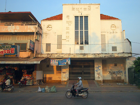 P2192152-old-cinema