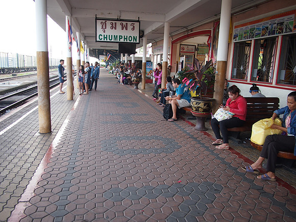 P3143411-chumphon-station-platform