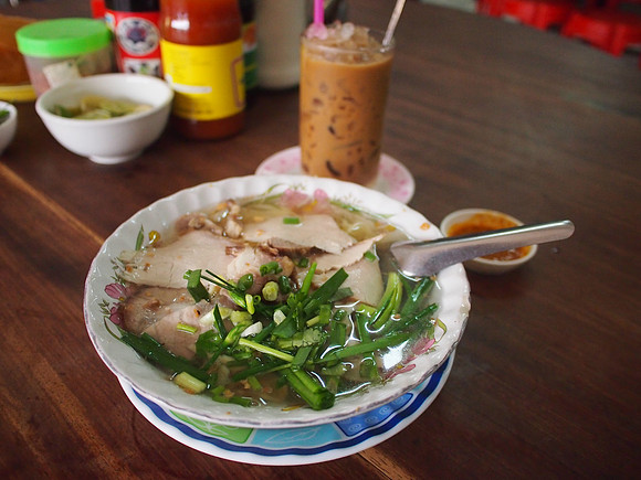 P2192159-pork-noodles-and-coffee