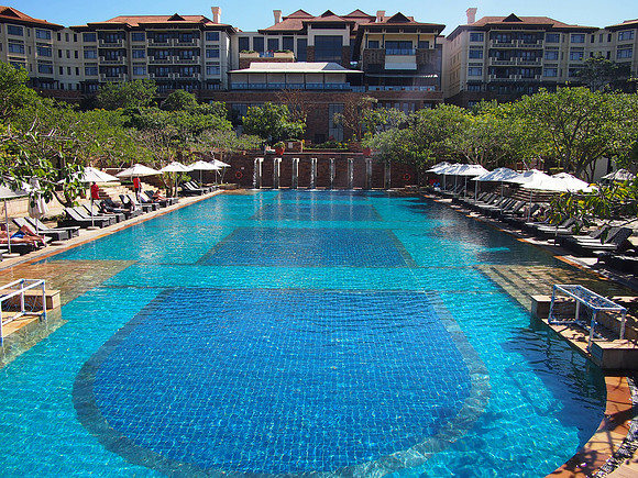 P5025944-big-pool