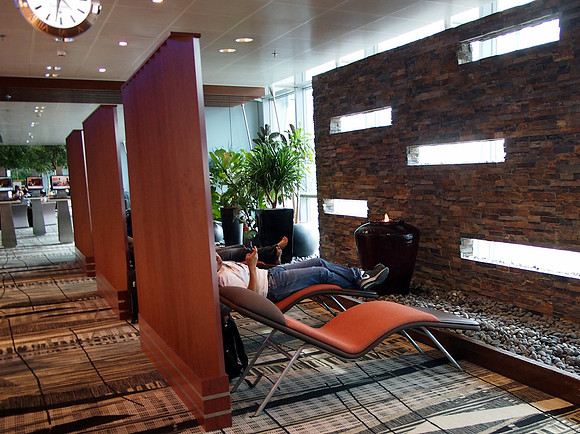 P4115050-snooze-lounge