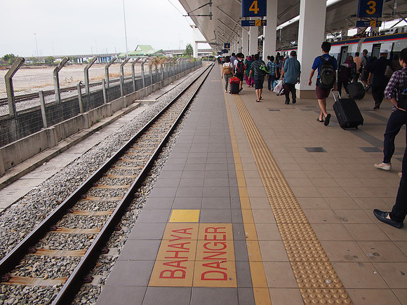 P4024378-track-at-butterworth