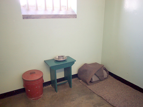 P5167174-mandelas-cell-gear