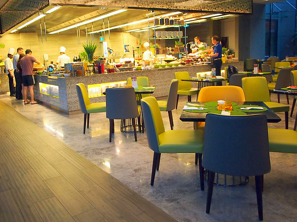P4115021-breakfast-seats