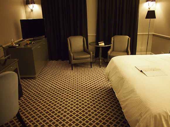 P4295682-room