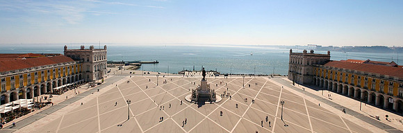 lisbon-yard-of-the-palace