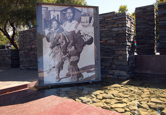 P4305755-hector-peterson-memorial