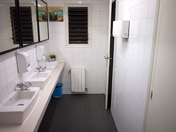P4225508-gracia-bathroom