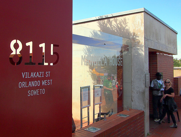 P4305758-mandela-house