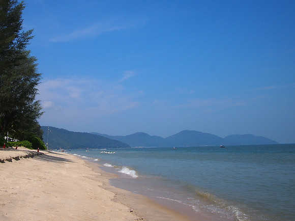 P4084785-beach-at-shangri-la